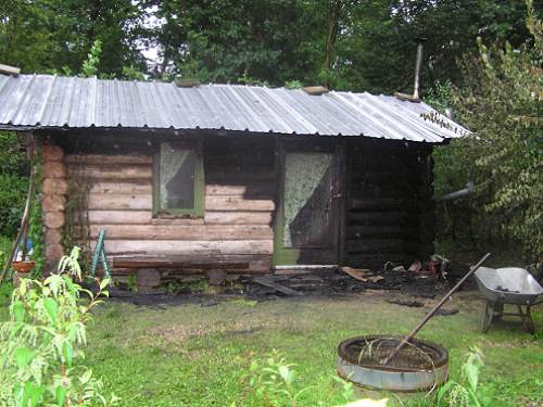 Hütte vor dem Brandschaden