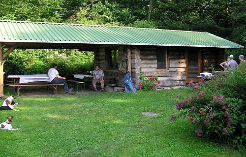 Die Blockhütte erstrahlt in neuem Glanz
