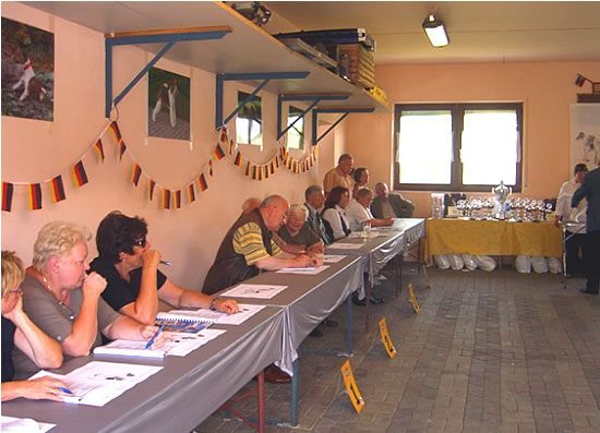 Interessiertes fachkundiges Publikum.